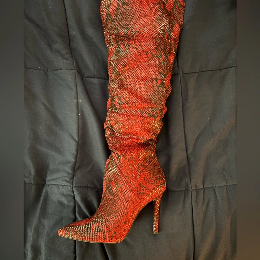 🔥 Jessica Simpson Red Snakeskin Thigh-High Boots – Size 10 – NEW 🔥 - Picture 6 of 6